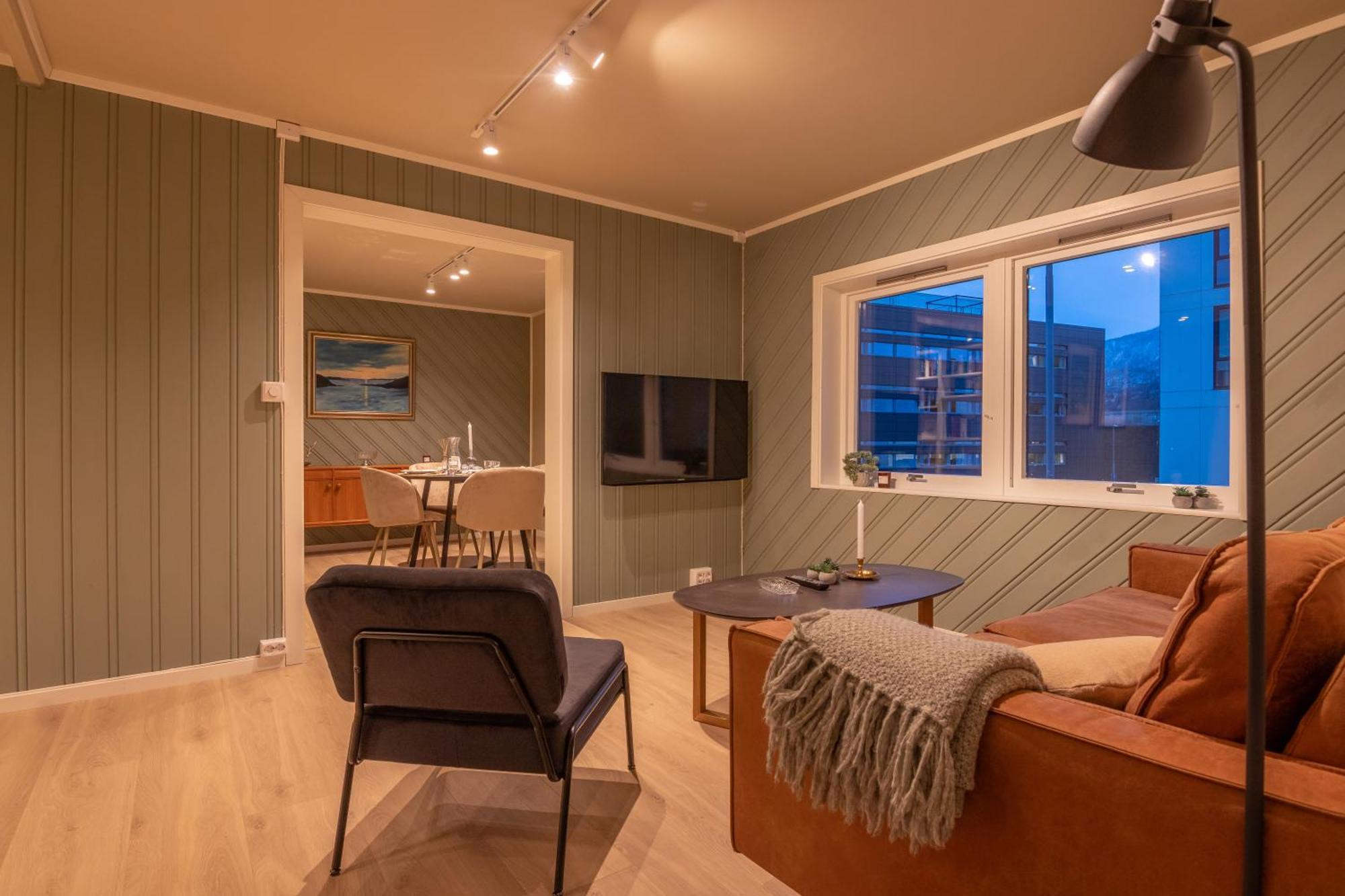 Cozy And Spacious Apartment In City Centre Тромсьо Екстериор снимка
